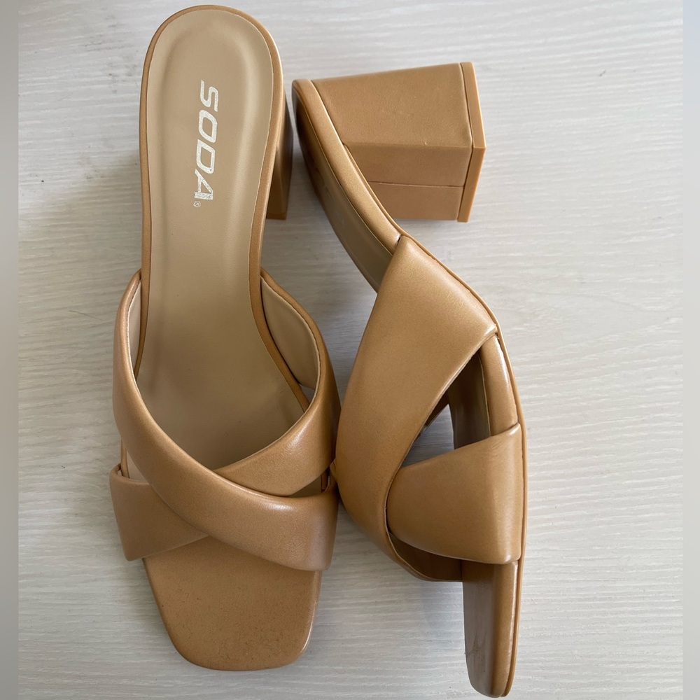 SODA Women's Tan Block Heel Sandals size 9 like new